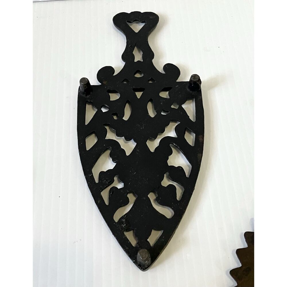 Antique Cast Iron Handled Trivet Set Of 3 Rustic Vintage Kitchen Decor Display - Picture 6 of 6